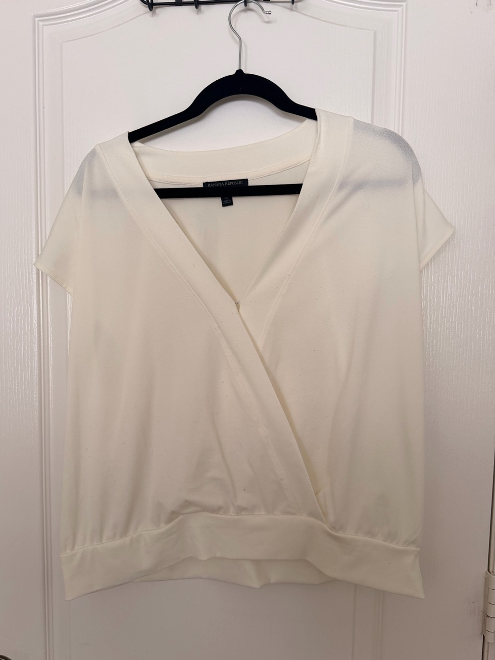 Banana Republic Cream Wrap V-Neck Short Sleeve Top